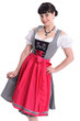 Junge Frau posiert im Dirndl