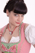 closeup portrait einer jungen frau im dirndl