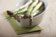 roher grüner Spargel und Schnittlauch roher grüner Spargel und Schnittlauch