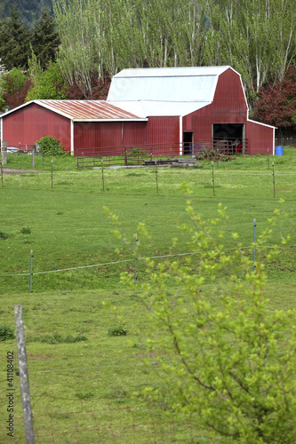 Photo: Cuntry barn. Cuntry barn.