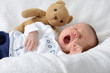 Photo: Neugeborenes Baby gähnt Neugeborenes Baby gähnt