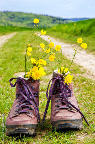 Photo: Wanderschuhe auf dem Weg Wanderschuhe auf dem Weg