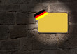 Gelbes Schild mit Farben schwarz-rot-gold