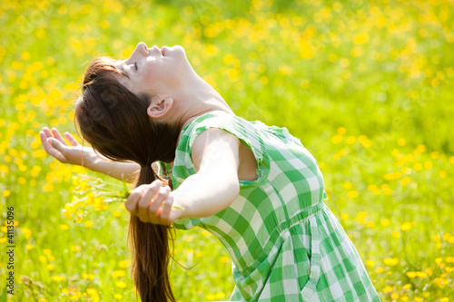 Foto: frau im sommer frau im sommer