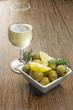 aceitunas y vino de jerez