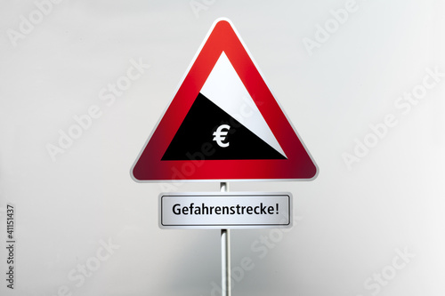 Illustration: Die Talfahrt des Euro gefŠhrdet die gesamte EU Die Talfahrt des Euro gefŠhrdet die gesamte EU