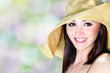 Foto: Summer portrait of a smiling girl Summer portrait of a smiling girl