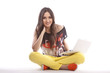 Photo en ligne au meilleur prix Full length of beautiful young girl holding laptop