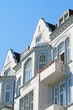 Wohnhaus mit Buntglasfenstern