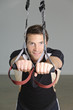 Mann beim Schlingentraining