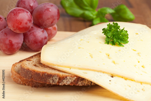 Photo: Tilsiter auf Brot Tilsiter auf Brot