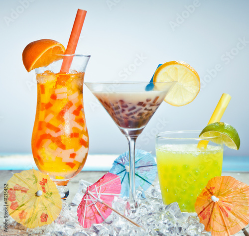 Foto: Three different boba tea cocktails Three different boba tea cocktails