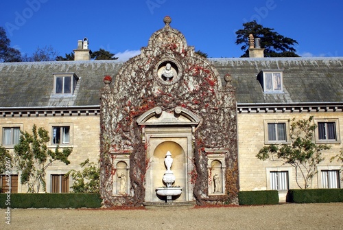 Photo: decorative exterior with sculptures decorative exterior with sculptures