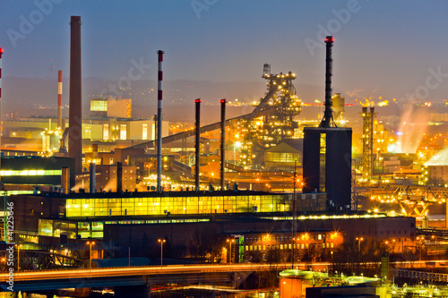 Foto: Industrie Gelände bei Nacht Industrie Gelände bei Nacht