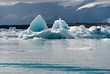 Iceberg e riflessi sul Lago Jokulsarlon Iceberg e riflessi sul Lago Jokulsarlon