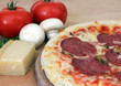 Pizza mit Zutaten