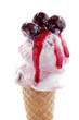 gelato all'amarena su sfondo bianco