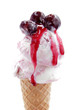 gelato all'amarena su sfondo bianco