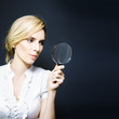 Foto: Stylish business woman with magnifying glass Stylish business woman with magnifying glass