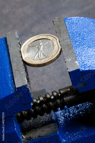 Photo: euro sotto pressione euro sotto pressione