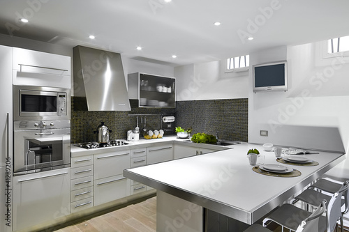 Photo: cucina moderna con penisola e parquet cucina moderna con penisola e parquet