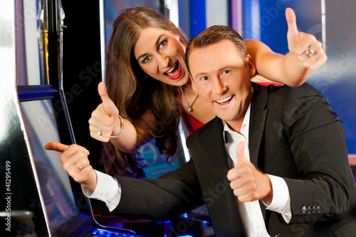 Foto: Paar in Spielcasino Paar in Spielcasino