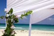 Addobbi per matrimonio sulla spiaggia.