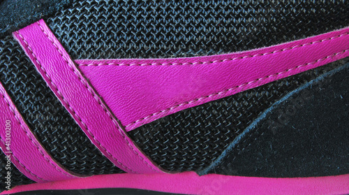 Photo: Detail eines Turnschuhs in pink und schwarz Detail eines Turnschuhs in pink und schwarz