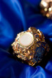 Foto: Wrapped in golden foil chocolate candies Wrapped in golden foil chocolate candies