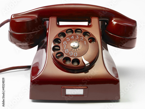 Photo: red Retro Rotary Dial Phone - vecchio telefono a rotella red Retro Rotary Dial Phone - vecchio telefono a rotella
