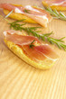 tapas de jamón serrano, platos tipicos españoles tapas de jamón serrano, platos tipicos españoles