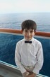 bambino elegante con cravattino bambino elegante con cravattino