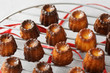 cannelés mini sur grille 4 cannelés mini sur grille 4