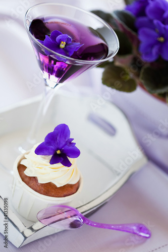 Photo: Violet cupcake and cocktail Violet cupcake and cocktail