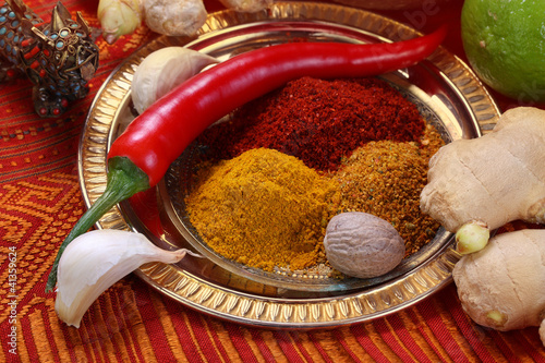 Foto: Gewürze und Zutaten der asiatischen Küche Gewürze und Zutaten der asiatischen Küche