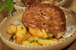Hackbraten (Falscher Hase) und gebratene Kartoffeln