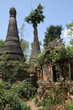 Les 1000 pagodons du village Inndein sur le lac Inlé Les 1000 pagodons du village Inndein sur le lac Inlé