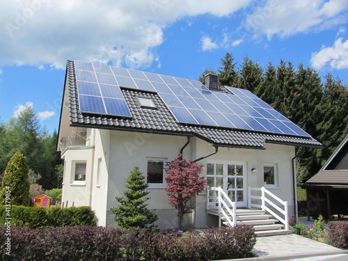 Photo: Einfamilienhaus mit Photovoltaikanlage Einfamilienhaus mit Photovoltaikanlage