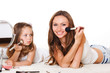 Foto: Daughter looks at mother Daughter looks at mother