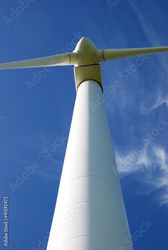 Photo: Eolienne vue de dessous Eolienne vue de dessous