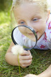 Detalii fotografie Little girl with magnifying glass