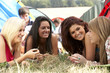 Foto: Young people on camping trip Young people on camping trip