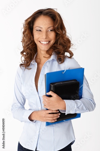 Foto: Beautiful woman smiling holding folders Beautiful woman smiling holding folders