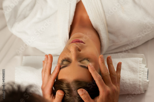 Foto: Cosmetic treatment massage in Spa Cosmetic treatment massage in Spa