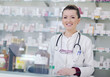 Photo en ligne au meilleur prix pharmacist chemist woman standing in pharmacy drugstore