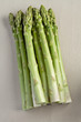 Mucchio di asparagi verdi