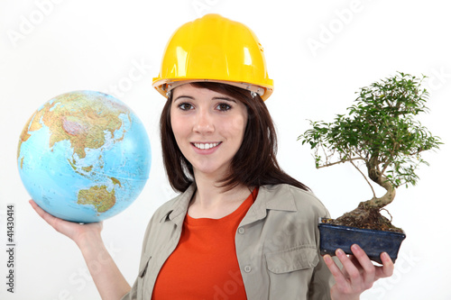 Photo: Worker planting trees abroad Worker planting trees abroad