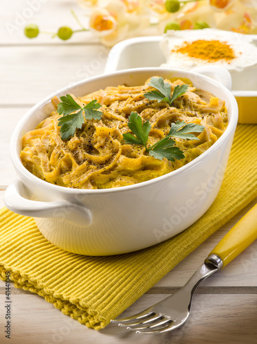 Foto: tagliatelle with cheese and curry sauce, healthy food tagliatelle with cheese and curry sauce, healthy food