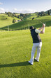 Mann beim Golfen