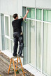 gewissenhafter fensterputzer
